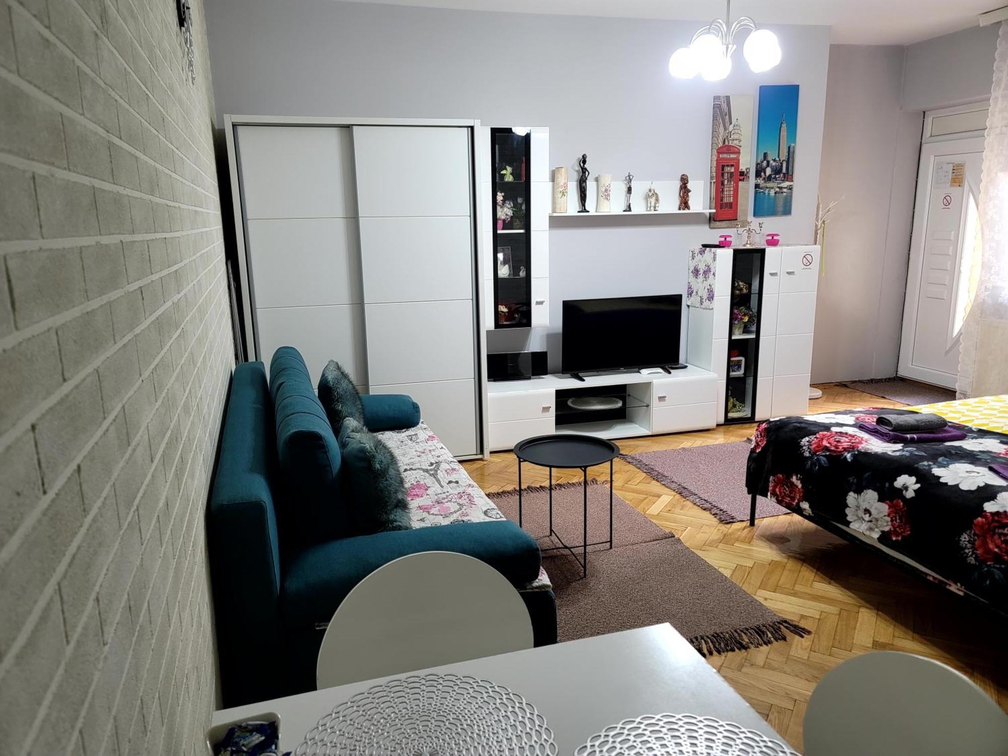 Apartman "Garden" โนวีซาด ภายนอก รูปภาพ