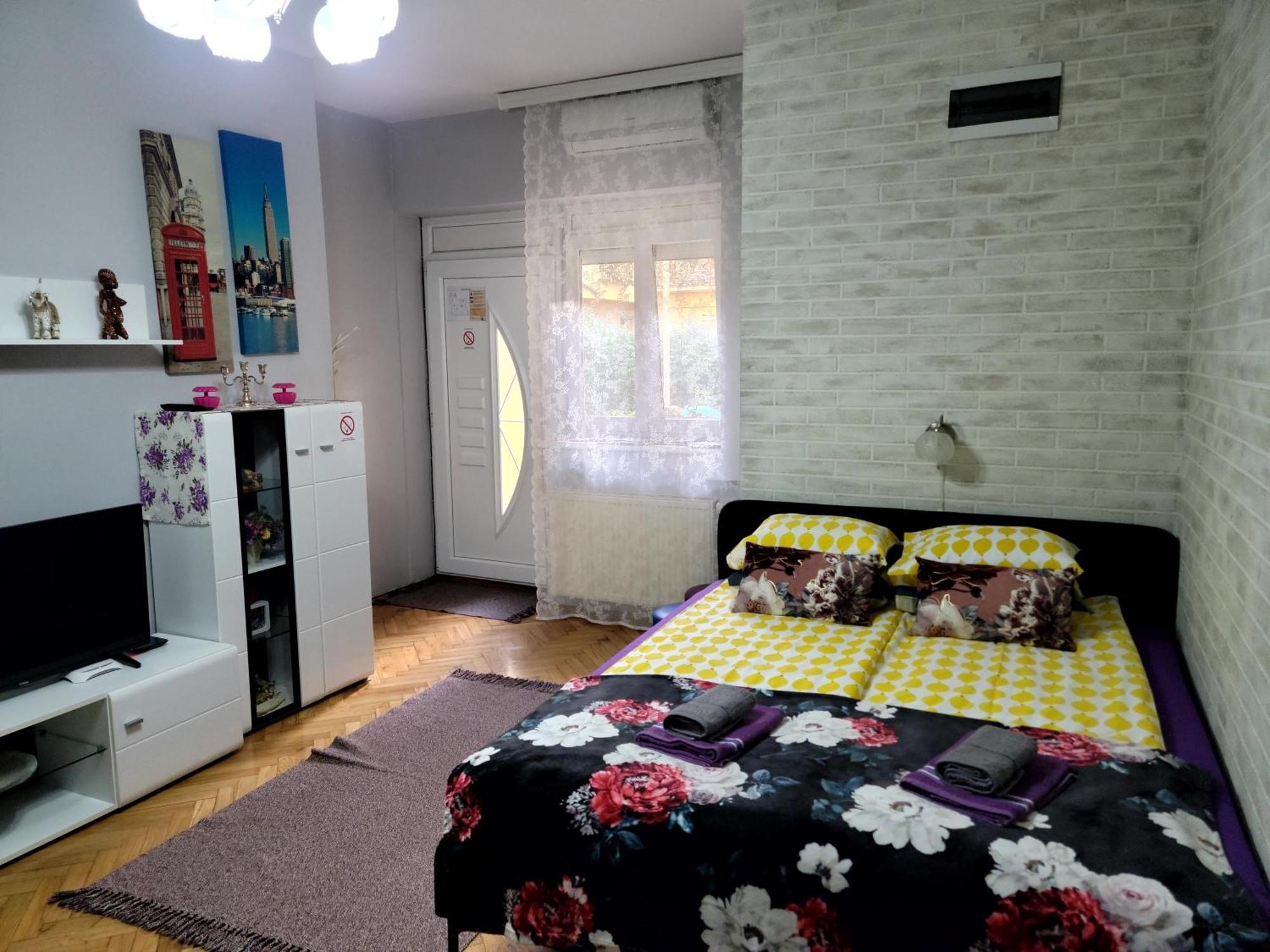 Apartman "Garden" โนวีซาด ภายนอก รูปภาพ