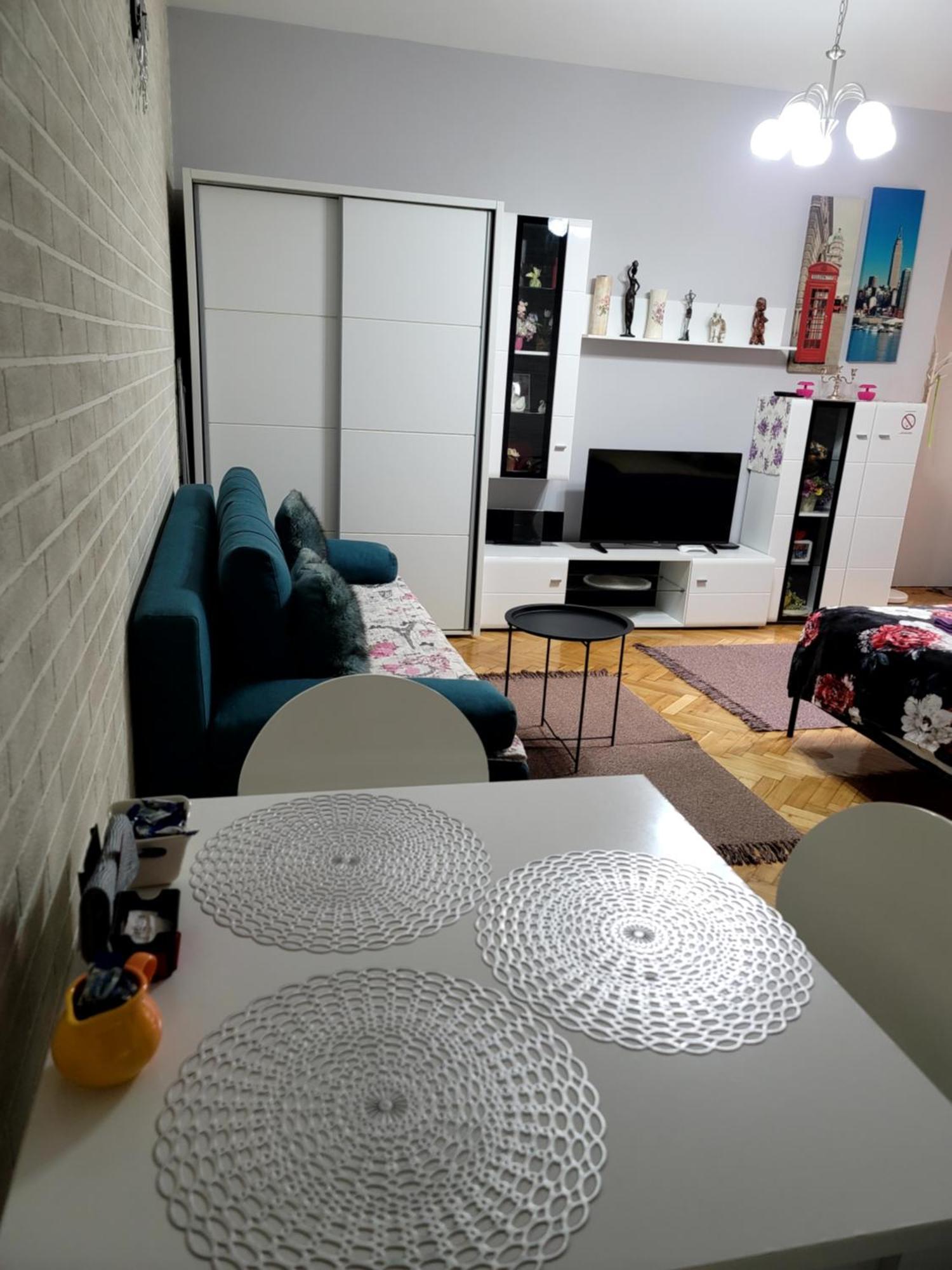 Apartman "Garden" โนวีซาด ภายนอก รูปภาพ