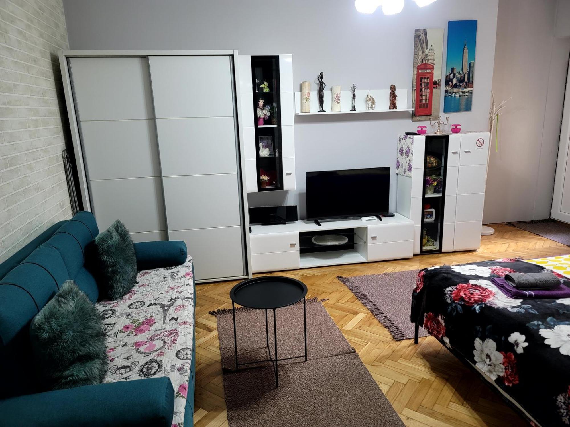 Apartman "Garden" โนวีซาด ภายนอก รูปภาพ