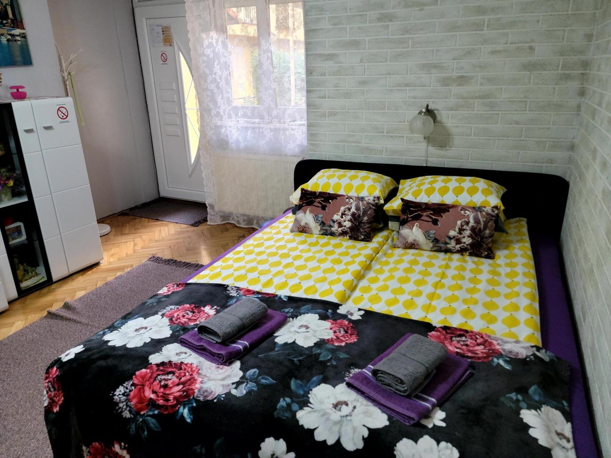 Apartman "Garden" โนวีซาด ภายนอก รูปภาพ