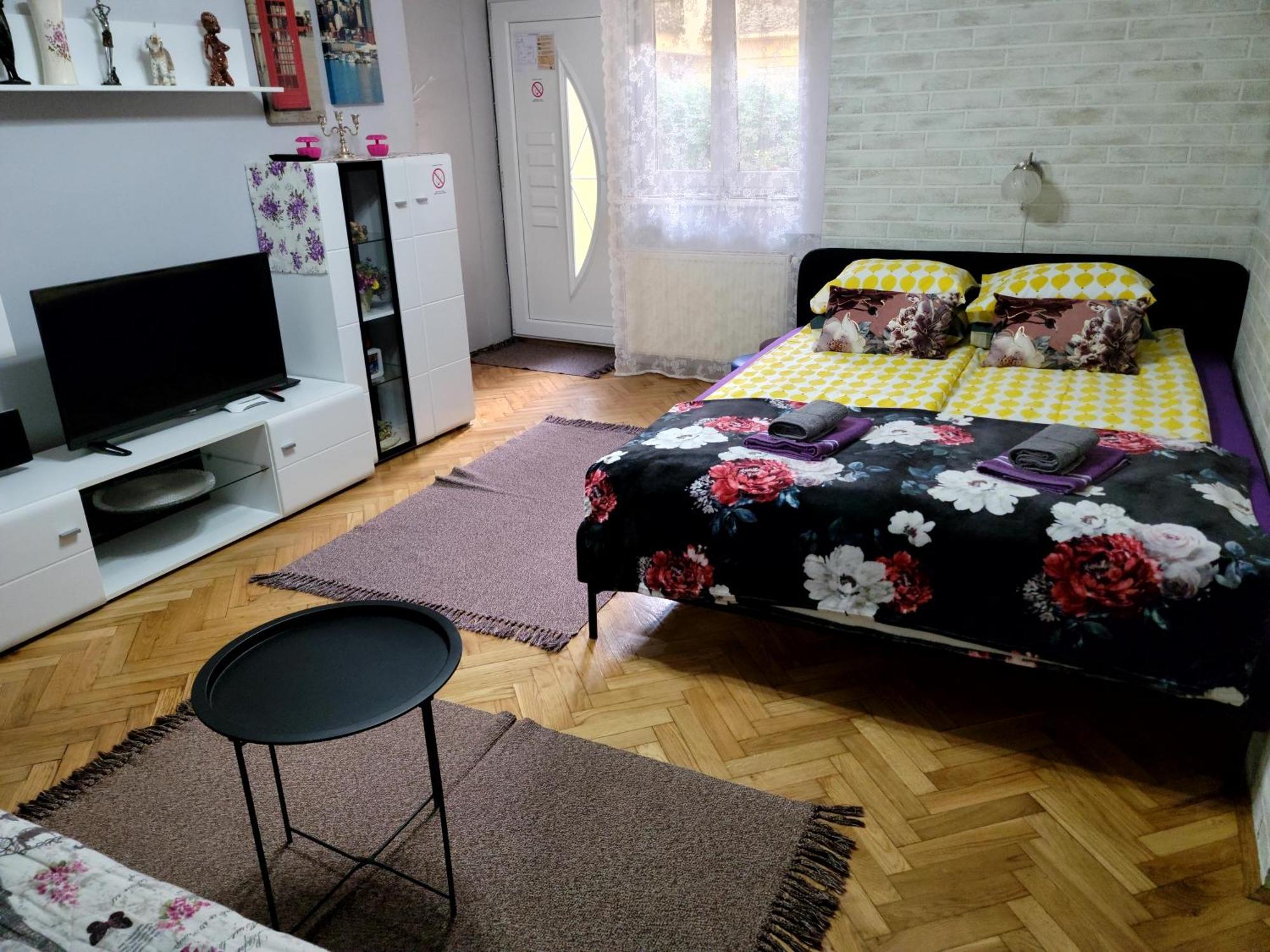 Apartman "Garden" โนวีซาด ภายนอก รูปภาพ