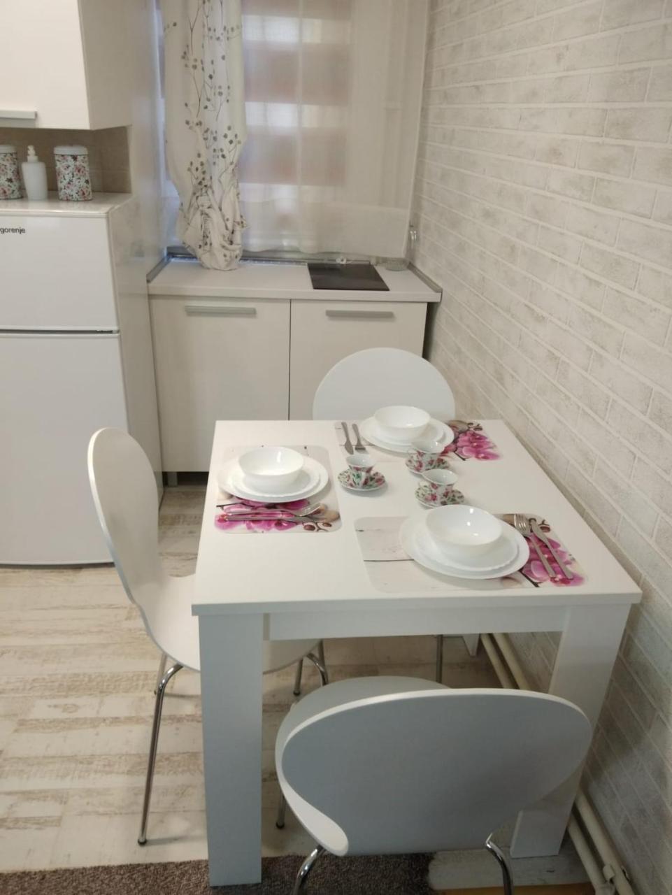 Apartman "Garden" โนวีซาด ภายนอก รูปภาพ
